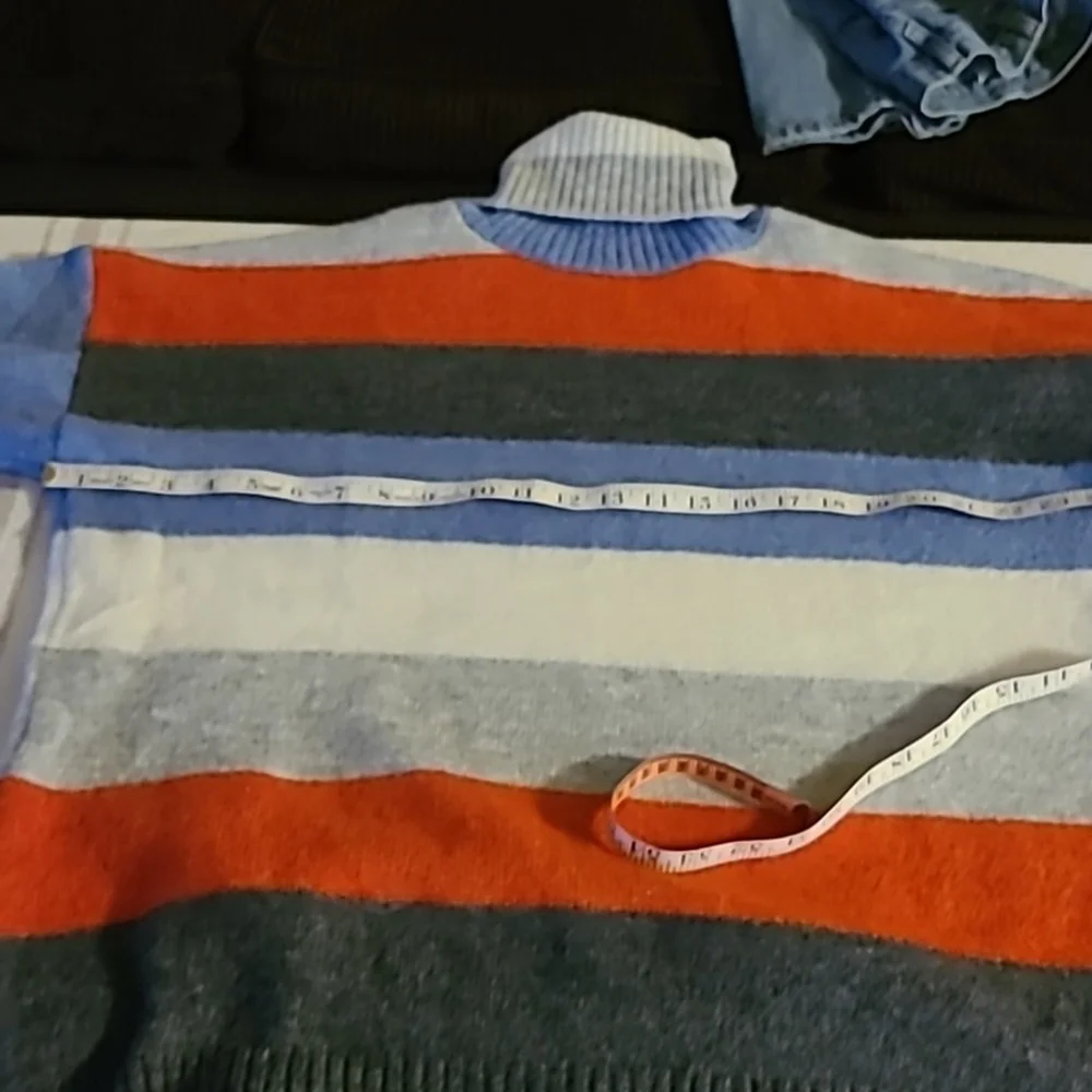 Milan kisses striped turtleneck sweater Sz XL (#650) excellent condition.